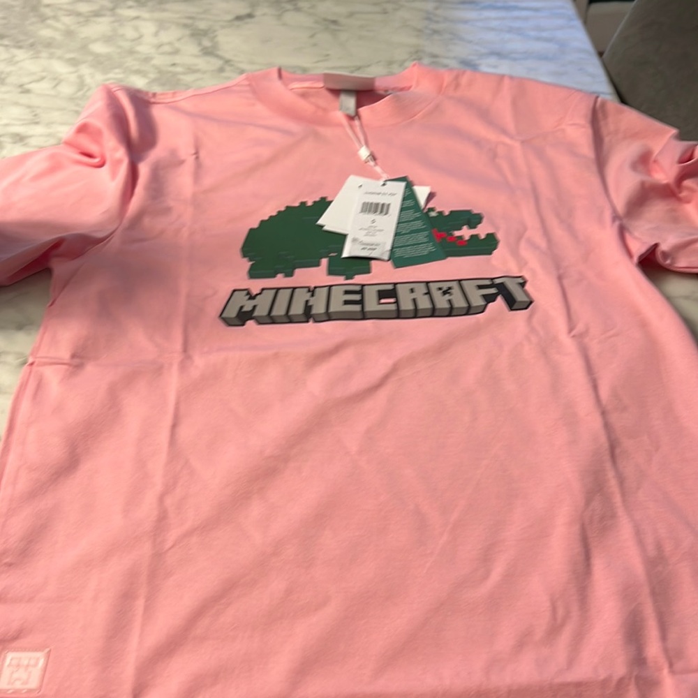 💕💕Lacoste size small pink Minecraft T-shirt💕💕